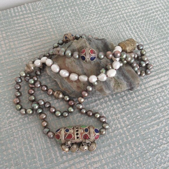 VTG Real Pearls Hand Tied Two Tone w/ Ancient Engrave Metal Beads Extra Long 51" - Picture 10 of 14